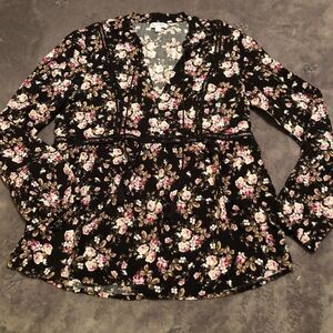 Love Fire Floral Black Peasant Style Blouse Sz M.       KS